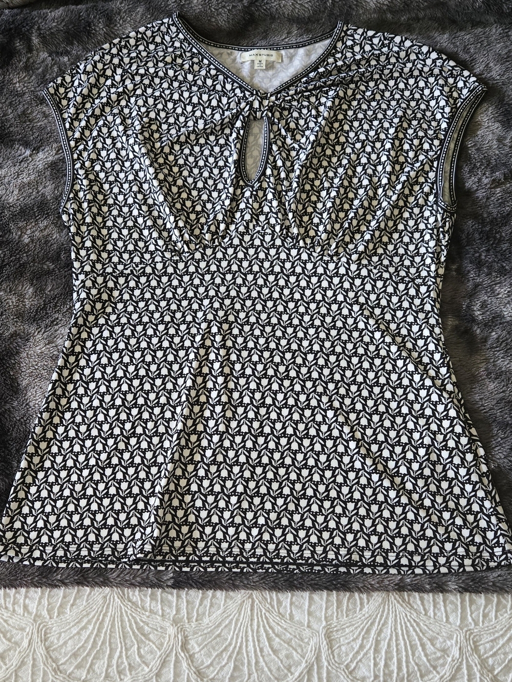 MaxStudio Black & White Printed Cap-Sleeve Tunic with Keyhole Neck